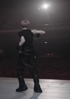 「ステージの光が消えたあとで」