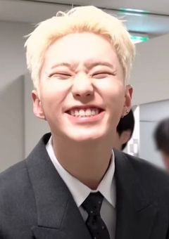 𝐿𝑜𝑜𝑘𝑖𝑛𝑔 𝑓𝑜𝑟 𝑓𝑟𝑖𝑒𝑛𝑑𝑠