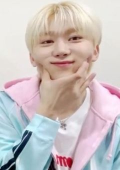 弟に職業バレされそうなので逃げます。⁡⁡⁡ ←