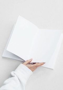 漫画家なのよ
