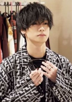 身 の 程 知 ら ず な 恋 を し た