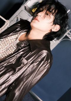 エキストラはAV男優No.1に鳴かされる。