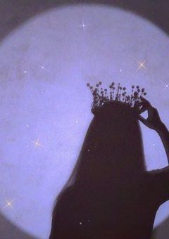 月のように光り輝くあなたと…