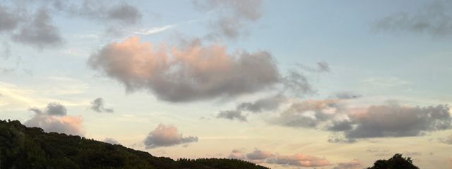 成海 💯🌊リアル少女漫画展開をモブ視点で見たい女さんの壁紙画像