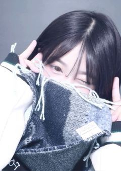 　無表情なヌナと、めげないマンネ 。