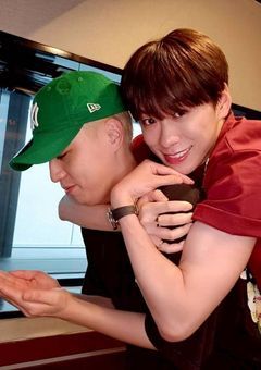 2つのパンがモッチモチ〜🥖💚ちっちゃくなったIMP.の姫👸💚 よこのもってぃへの溺愛度がマシマシ💜💚