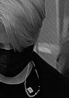 　"　ポスターから　好きな人が出てきた　"