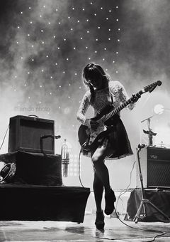 デビューバンドの紅一点はとあるバンドの人気フロントマンの彼女でした!? ～秘密の楽屋裏ラブストーリー～