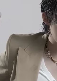 ホ ス ト 達 に 気 に 入 ら れ ま し た .