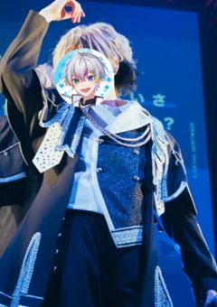 ツンデレ な 水色担当さん は 皆に好かれちゃいました 。