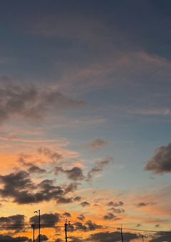 # 醜く 汚い顔を 見せたく あり ません！