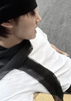 　赤 の 他 人 と 熱 愛 出 た 件 に つ い て 。