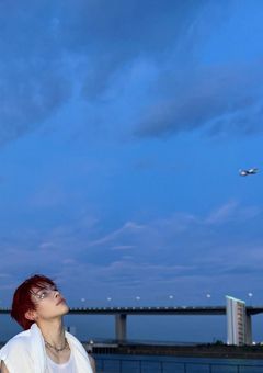 踊る貴方と月見るあの子