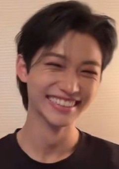 国民的アイドルが実は幼なじみだった！？