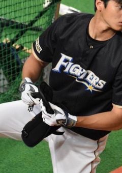 薬指にくちづけを 。