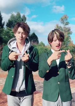 ミセスの紅一点、アクロバットもできるようです