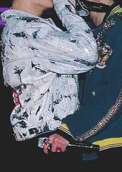 目が覚めると箱の中だった