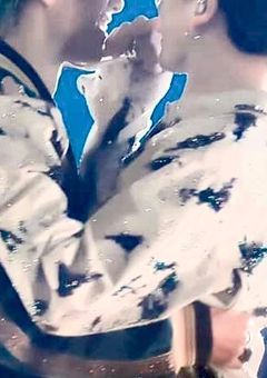 目が覚めると箱の中だった