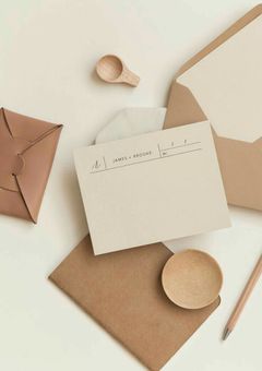  𝘐𝘴 𝘵𝘩𝘪𝘴 𝘜𝘴？