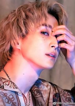 人気者の阿部くんの彼女は、陰キャの佐久間くんです。