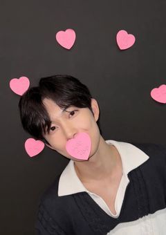 オタク小説家、推しのヒロインになる