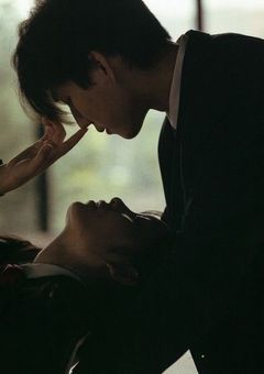 　イカれた彼等は薔薇の下で