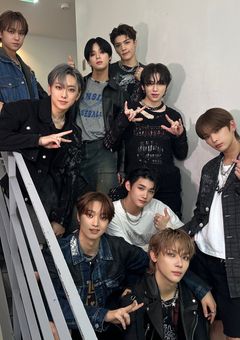 🤍Request Box 🤍‎ ̖́-