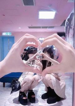 　はにかんだその顔に抱きしめたい気持ち隠せない