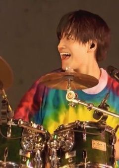 ぽやってる少女はAぇ! に甘やかされてます