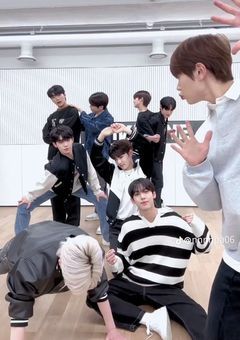 ZEROBASEONEはカオスグループ