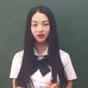 中学生のカリナ