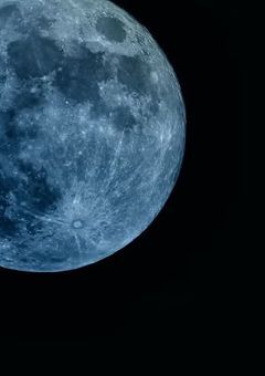 𝐁𝐥𝐮𝐞 𝐦𝐨𝐨𝐧.