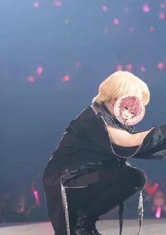 # 彼氏 は 人気者 で 私は 陰キャ . 