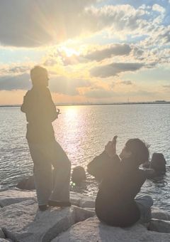 それでも、離れない。