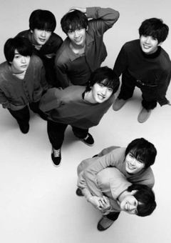 7の警察官と  1の刑事