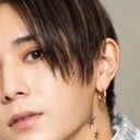 山 田 涼 介