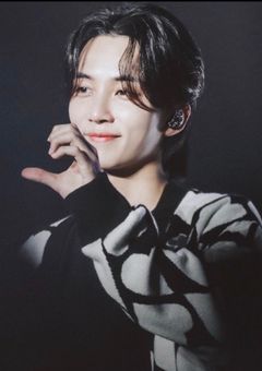 　 推しに嫌われている件 ,