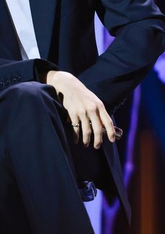 3秒見つめ合ったら石になる？