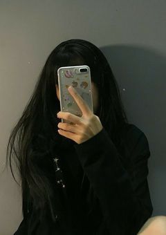 口　悪　い　け　ど　優　し　い　女　の　子　。