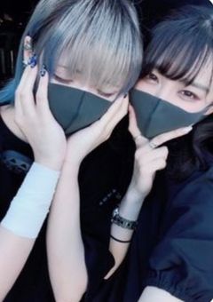 ぶりっ子のフリをしています。