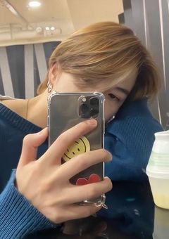 隣の席の人は私の推しだった