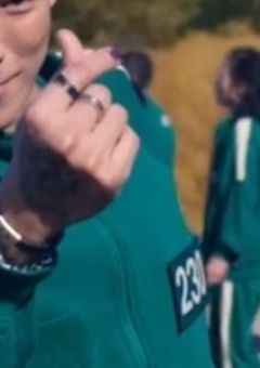 ❥    ギャル、イカゲームに参加します。