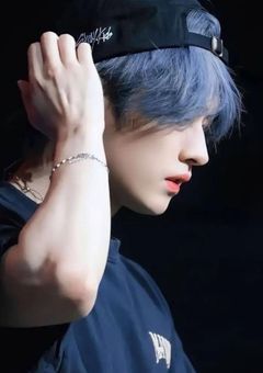 8つの影とひとりの少女