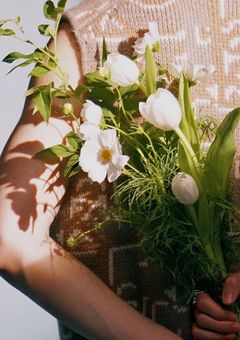 一輪の花を抱えて。