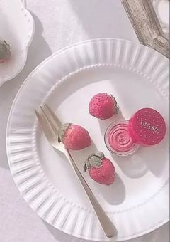 天 使 を 悪 魔 に す る ア イ ド ル 達 。