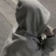 つき@低浮上極さんのアイコン画像