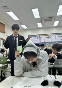 　　　　어떻게 된 거야, 한림.