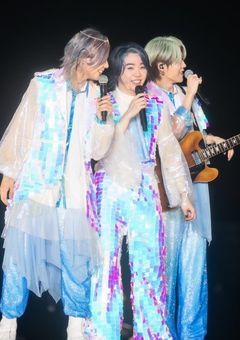 # ライブで一目惚れされた件 .