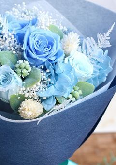 知らない人から花が届く。