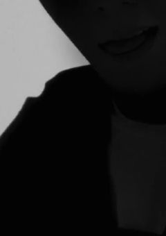 キ  ミ  ハ  ダ  レ  ？